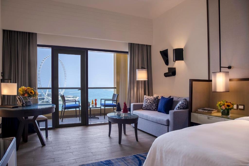 Ain Dubai Sea View Room with Balcony - King Bed - Image 1