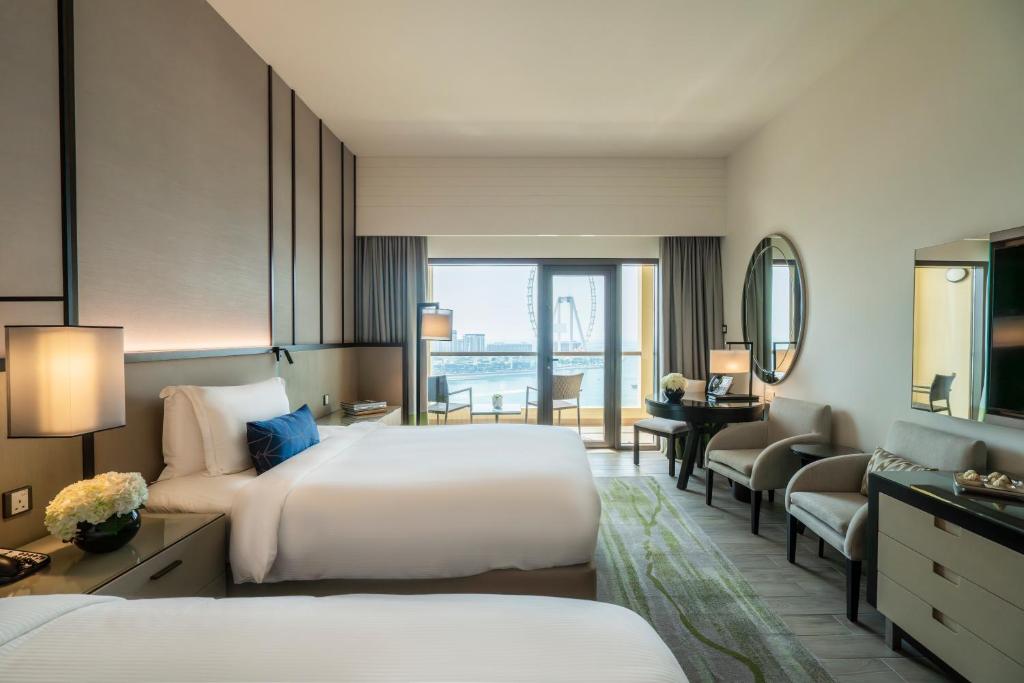 Ain Dubai Sea View Room with Balcony - Twin Bed - Image 1