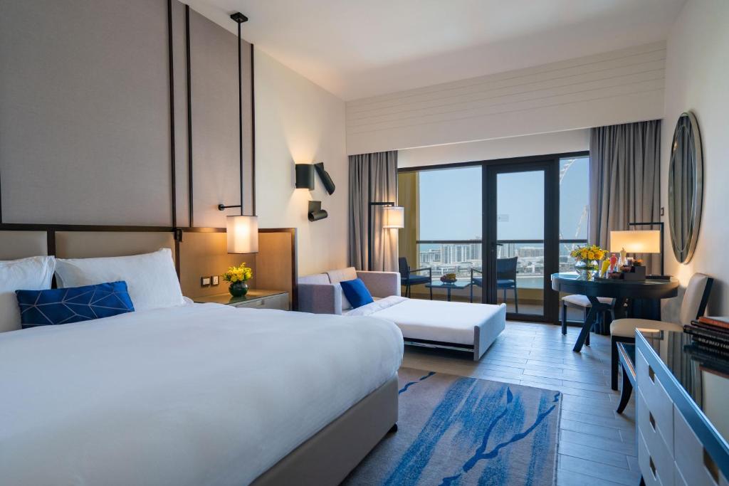 Sea Front View Family Room with Balcony - King Bed - Image 2