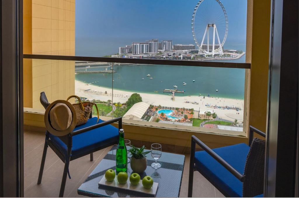 Sea Front View Family Room with Balcony - King Bed - Image 5