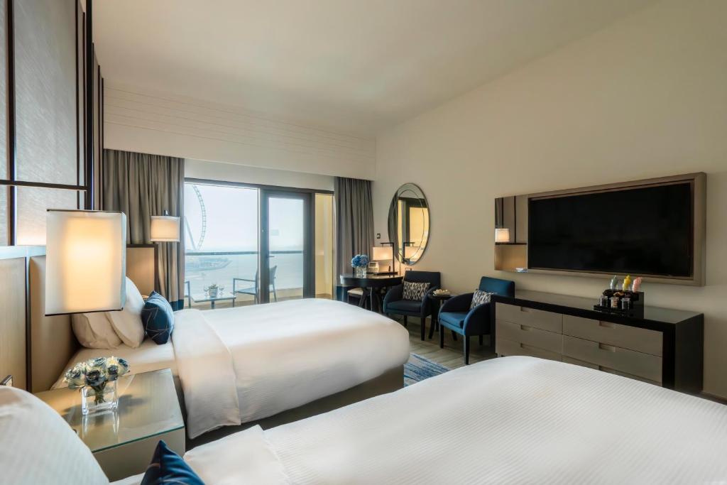 Sea Front View Room with Balcony - Twin Bed - Image 3