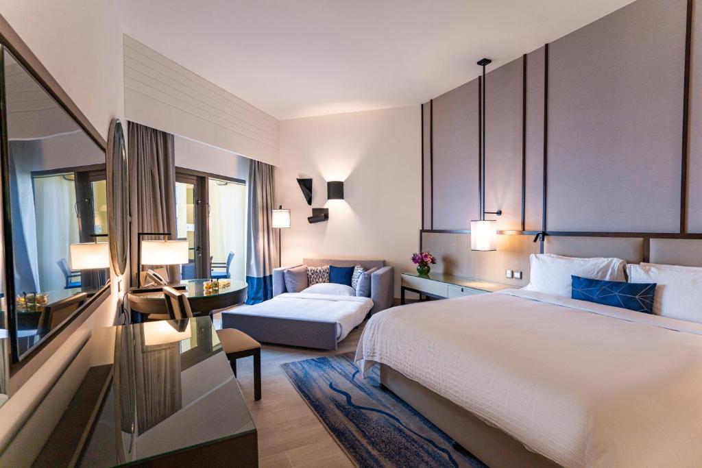 Sea View Family Room with Balcony - King Bed - Image 5