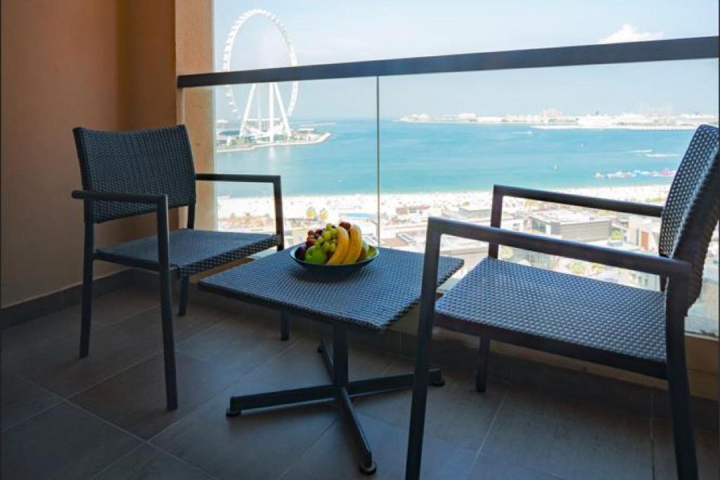 Sea View Family Room with Balcony - King Bed - Image 6