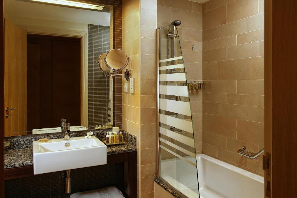 Sea View Room with Balcony - Twin Bed - Image 3