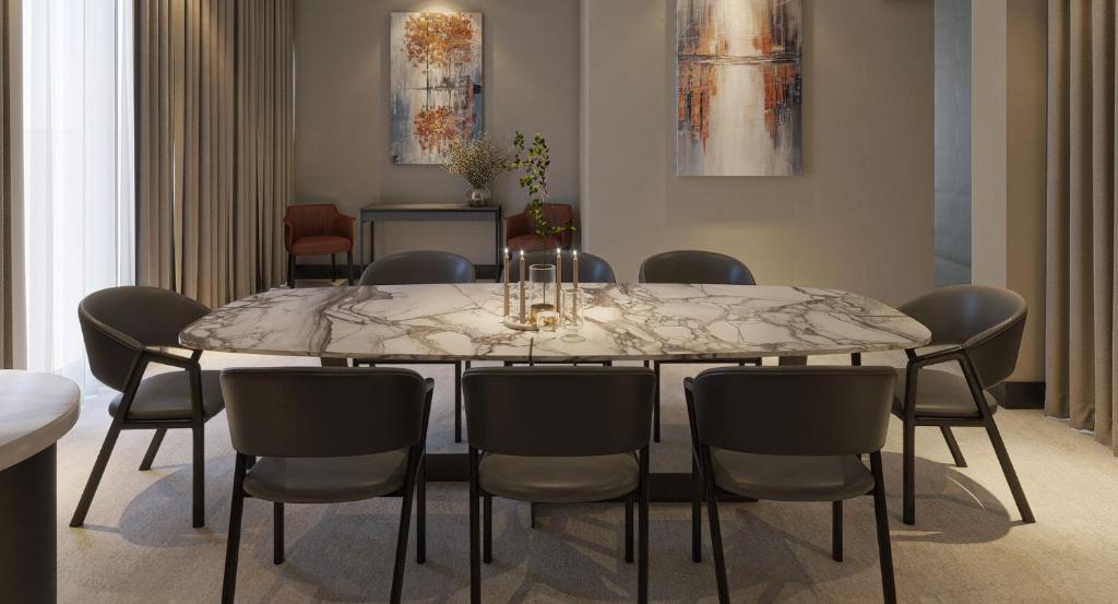 Luxury Suite - Image 4