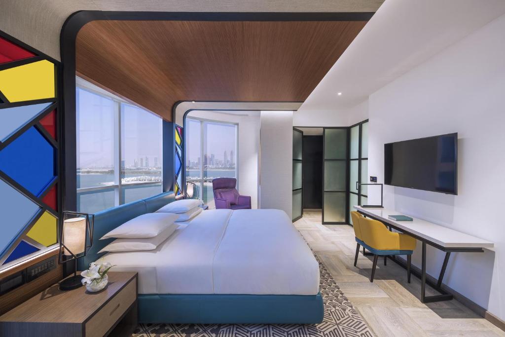 Deluxe Suite with Sea View - Image 4