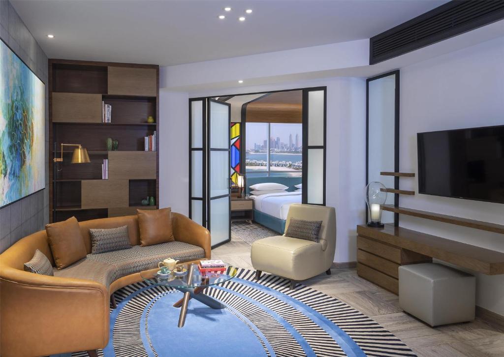 Deluxe Suite with Sea View - Image 1