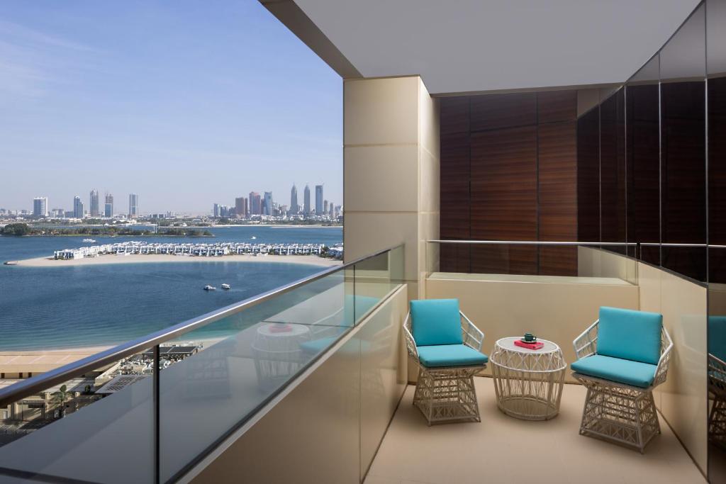 King Room with Balcony - Image 2