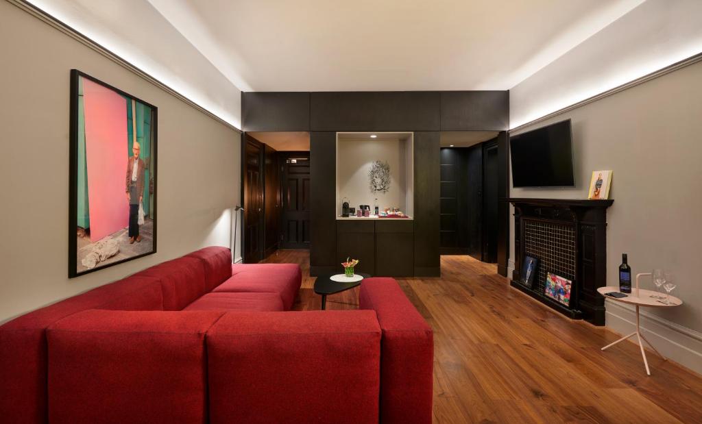 Large Suite - Image 2