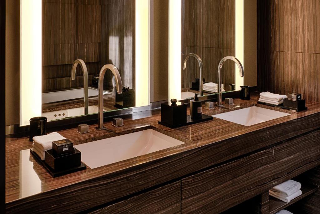 Armani Executive Suite Fountain View - Image 1