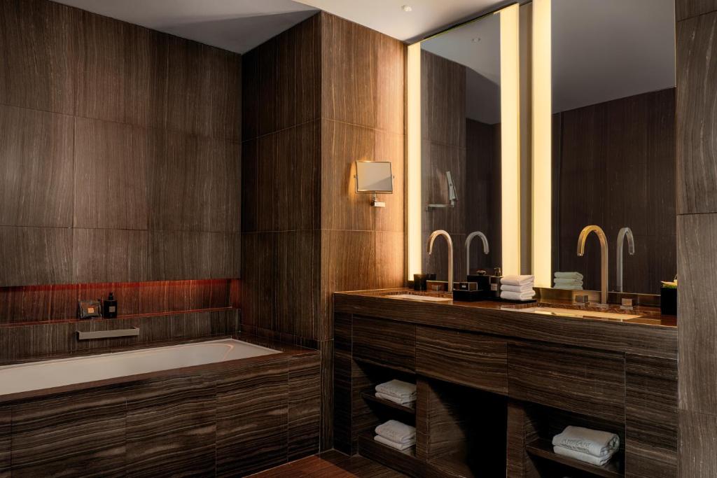 Armani Premiere Room - Image 4