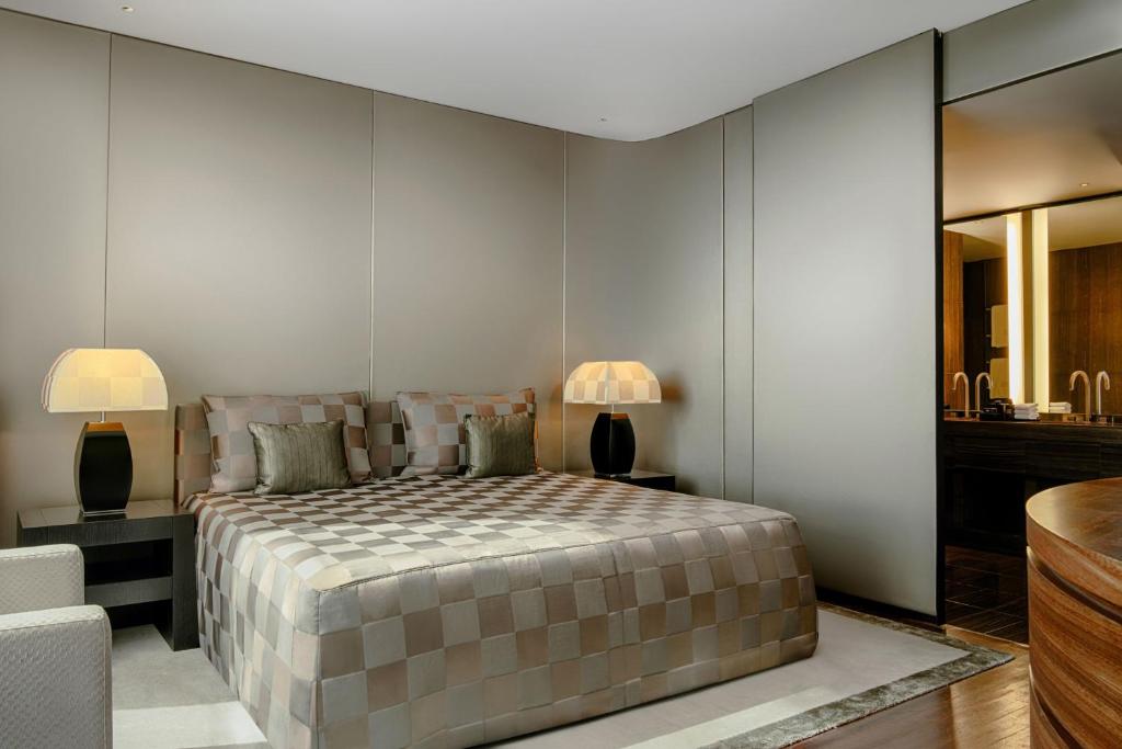 Armani Premiere Room - Image 5