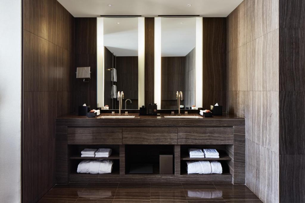 Armani Premiere Room - Image 6