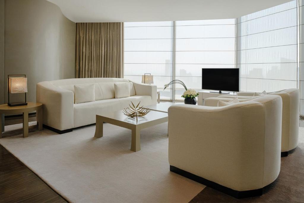 Armani Signature Suite - Image 10
