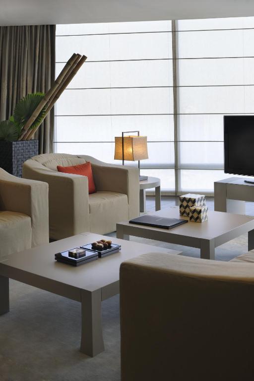 Armani Signature Suite - Image 4