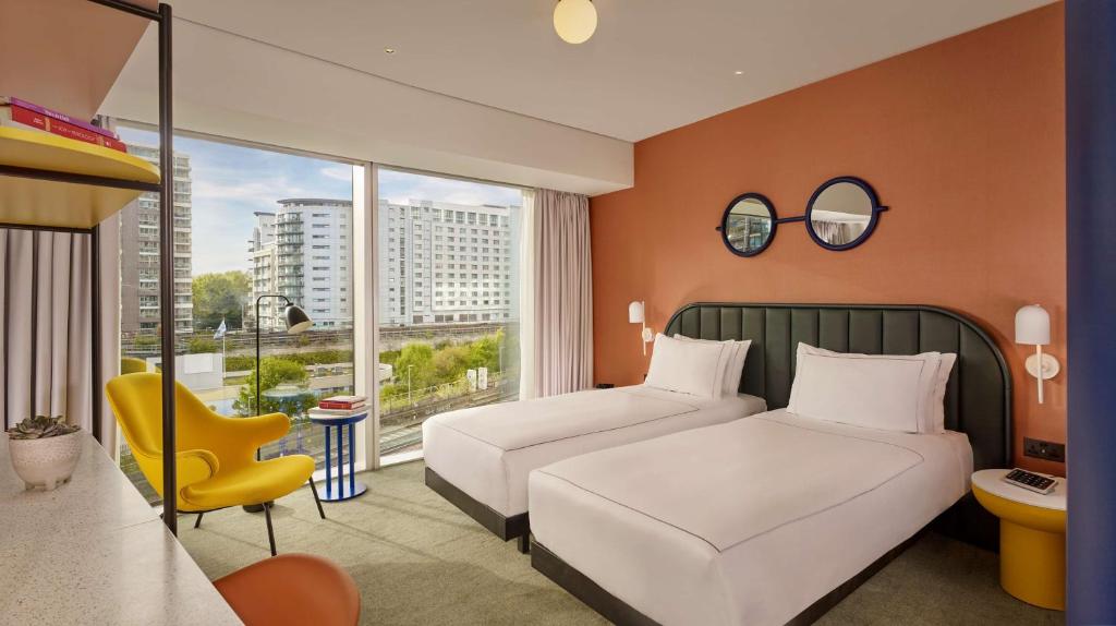 Art Room Plus Twin - Image 1