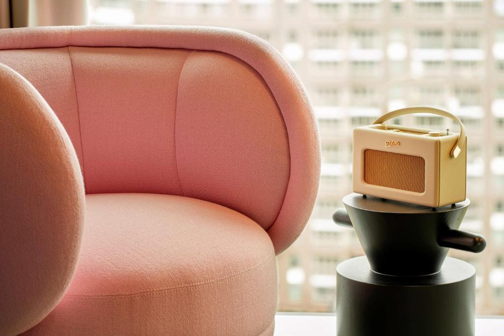 Art Room Skyline View King - Image 6