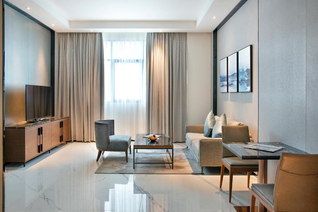 Executive Suite - Image 1