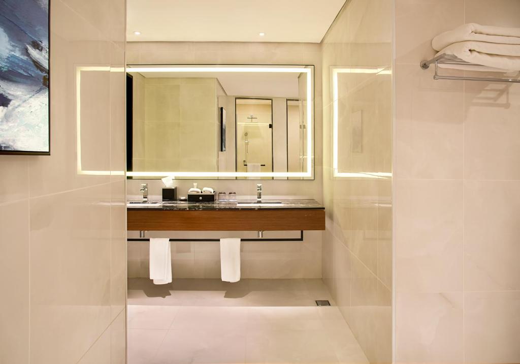 Executive Suite - Image 2