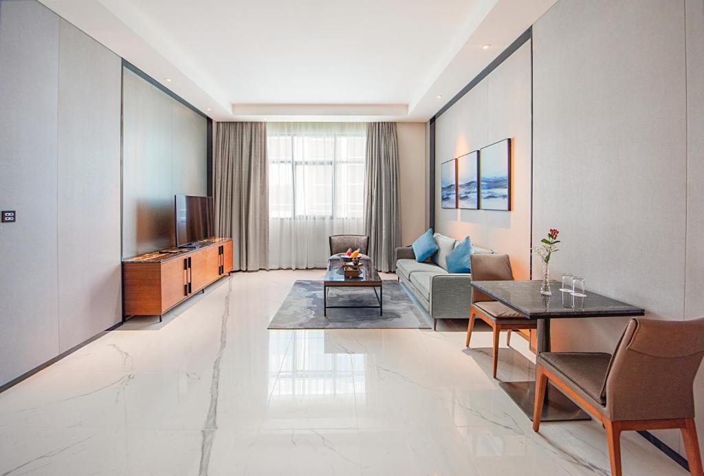 Executive Suite - Image 4