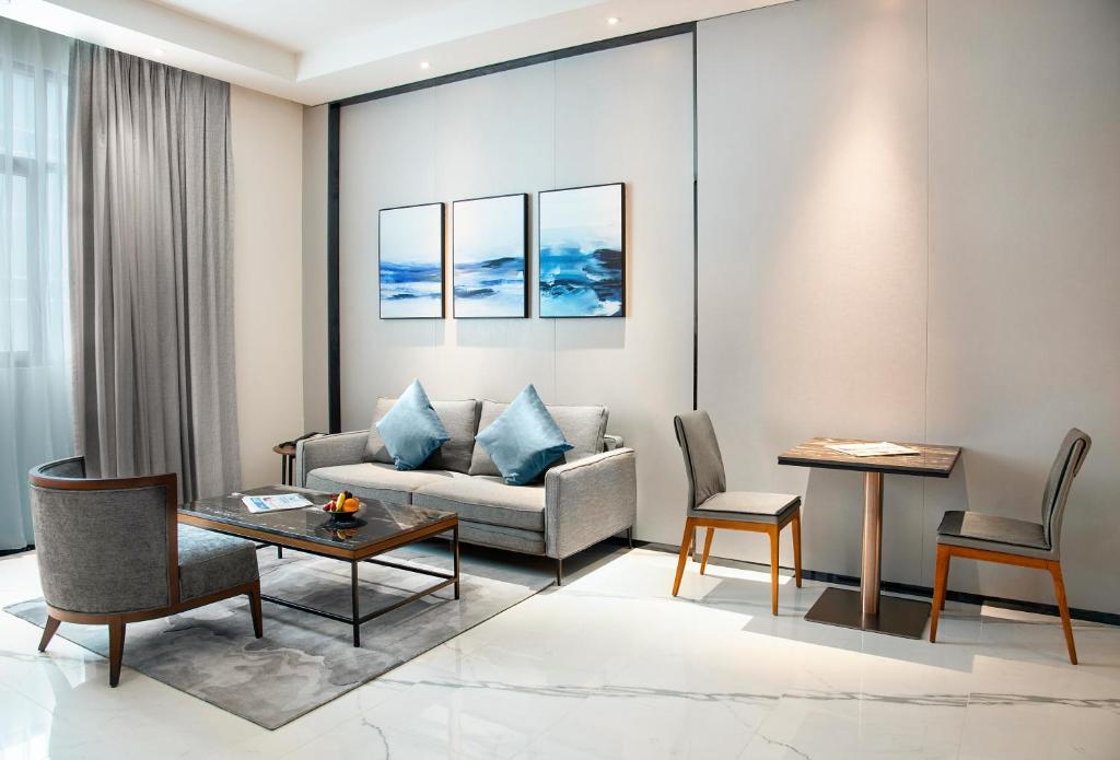 Executive Suite - Image 5