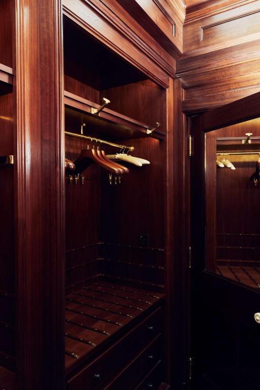Deluxe Double Room - Image 12