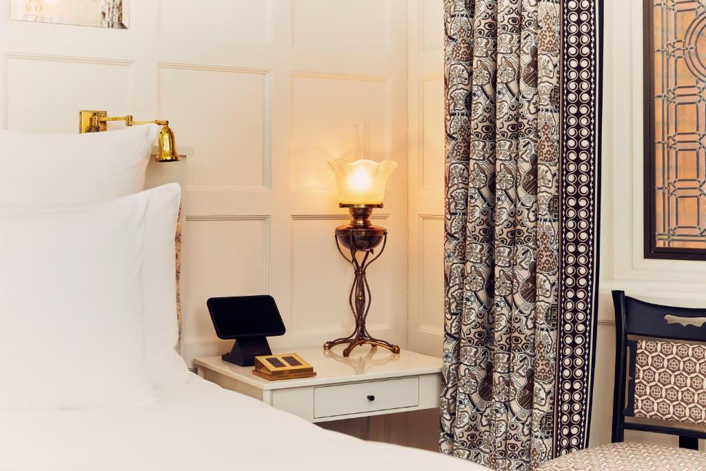 Deluxe Double Room - Image 3