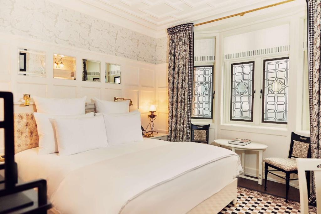 Deluxe Double Room - Image 5