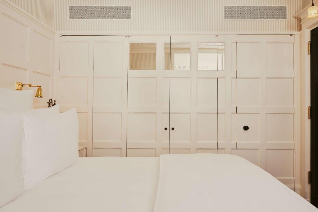 Double Room - Image 2