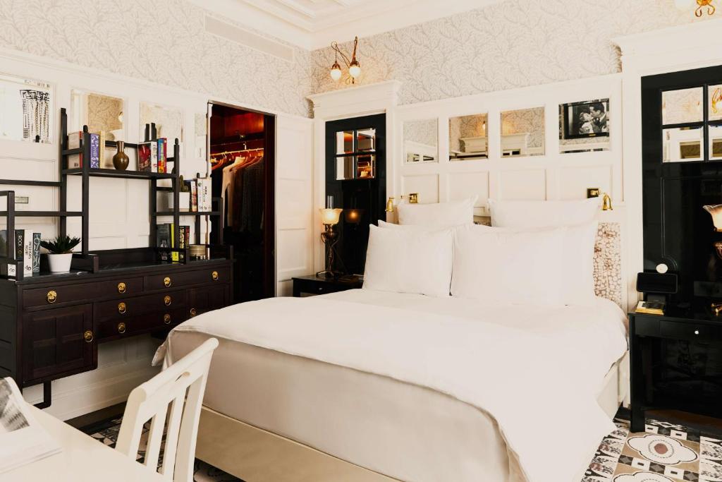 Large Double Room - Image 11
