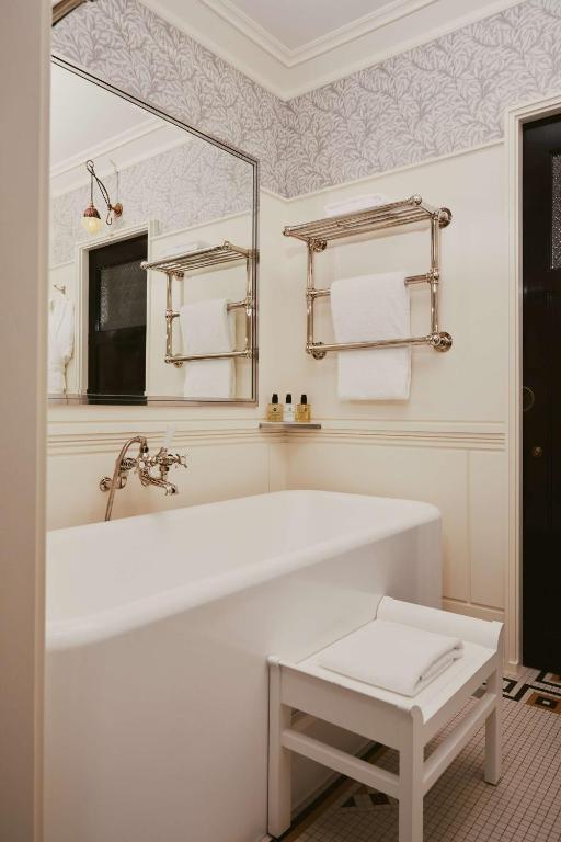 Large Double Room - Image 12