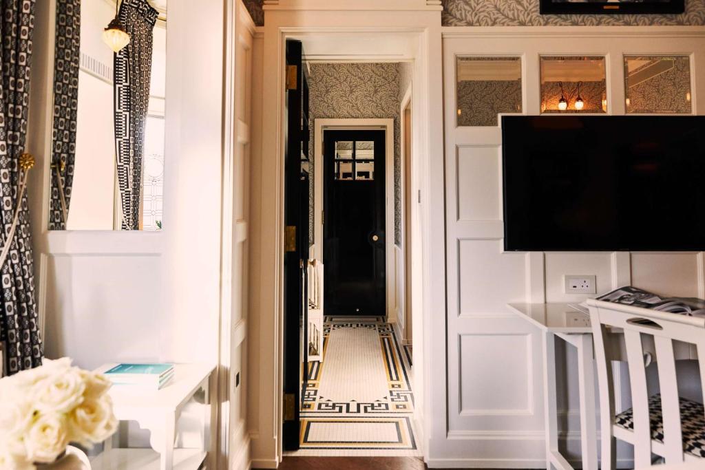 Large Double Room - Image 15