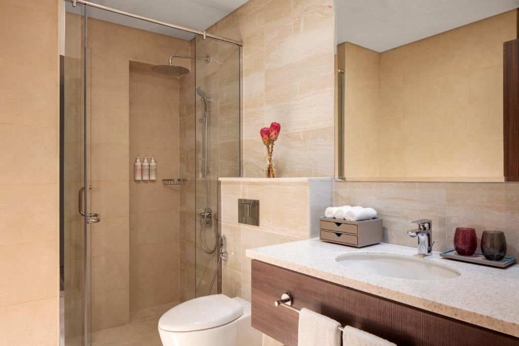 One-Bedroom Apartment with Sea View - Image 2