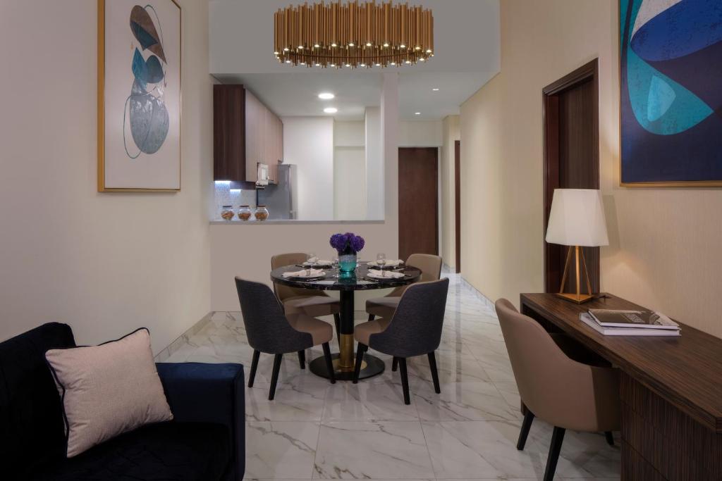 One-Bedroom Apartment with Sea View - Image 1