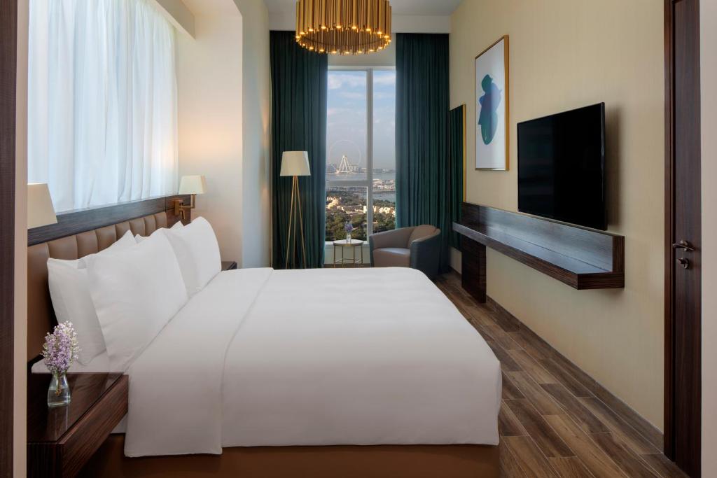One-Bedroom Apartment with Sea View - Image 5