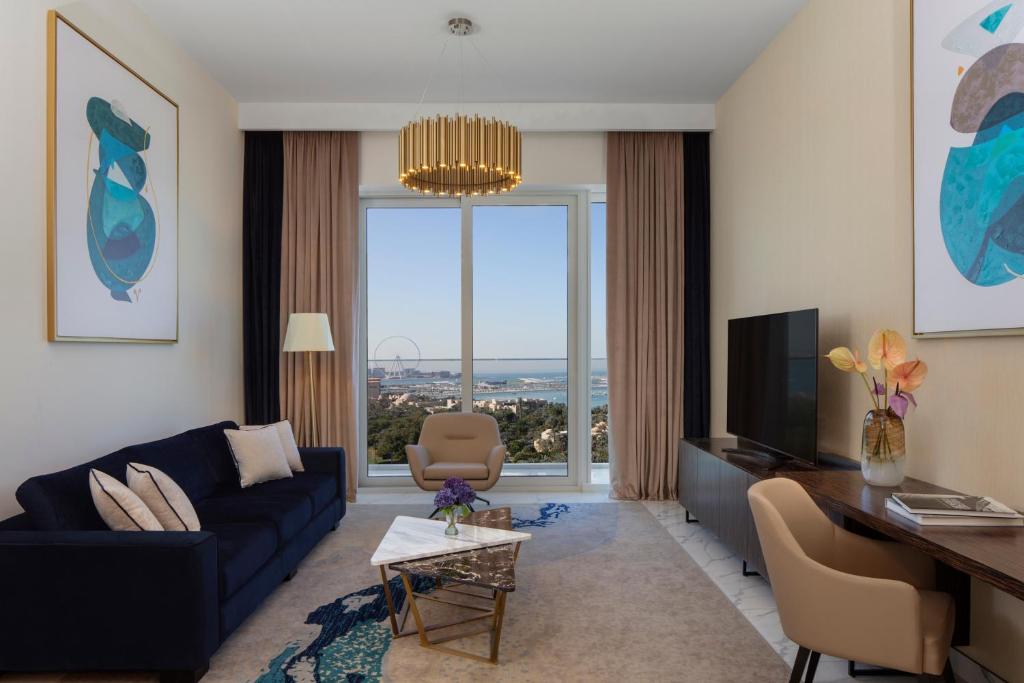 Superior One-Bedroom Apartment with Sea View - Image 1