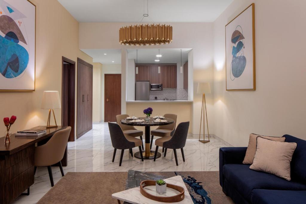 Superior One-Bedroom Apartment with Sea View - Image 3