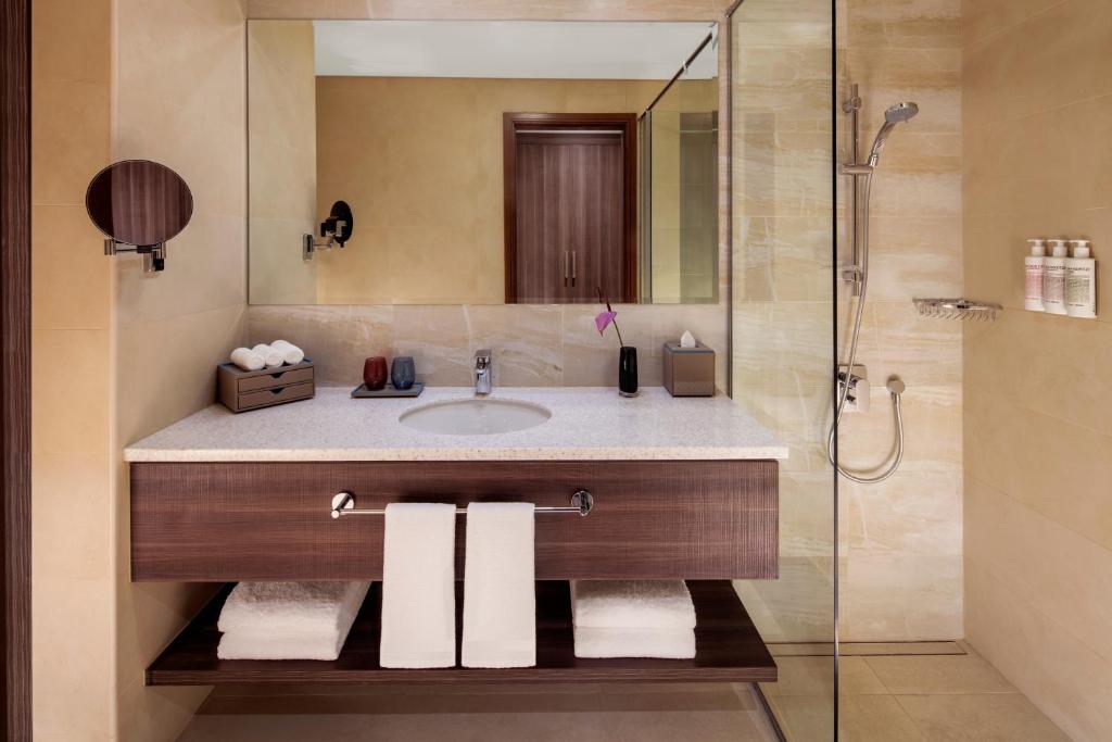 Superior One-Bedroom Apartment - Image 4