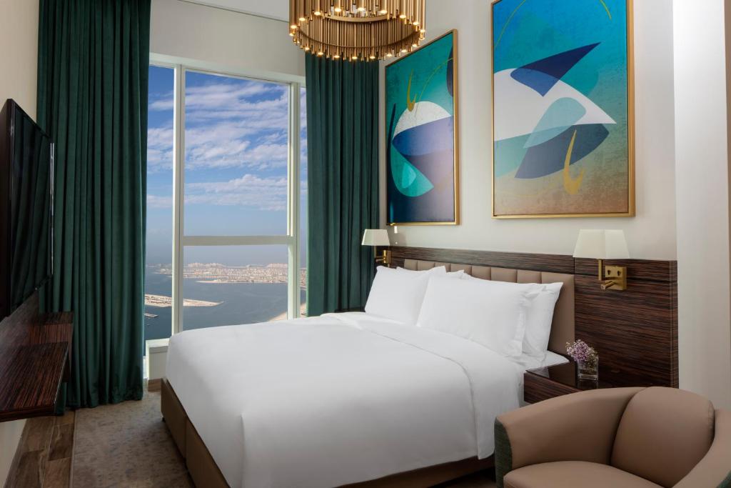 Superior Three-Bedroom Apartment with Sea View - Image 4