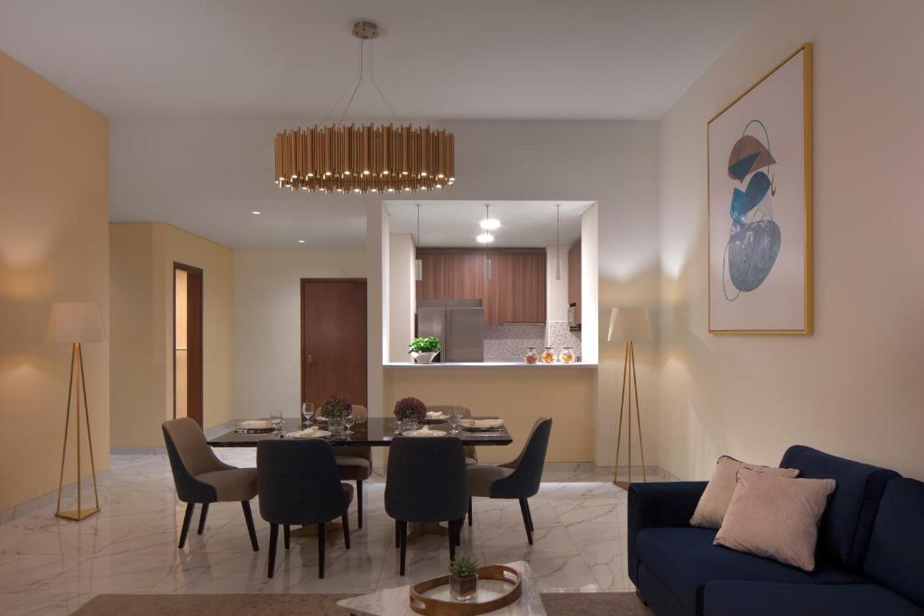 Superior Three-Bedroom Apartment with Sea View - Image 6