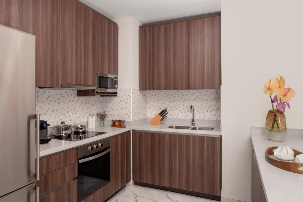 Superior Two-Bedroom Apartment with Sea View - Image 4