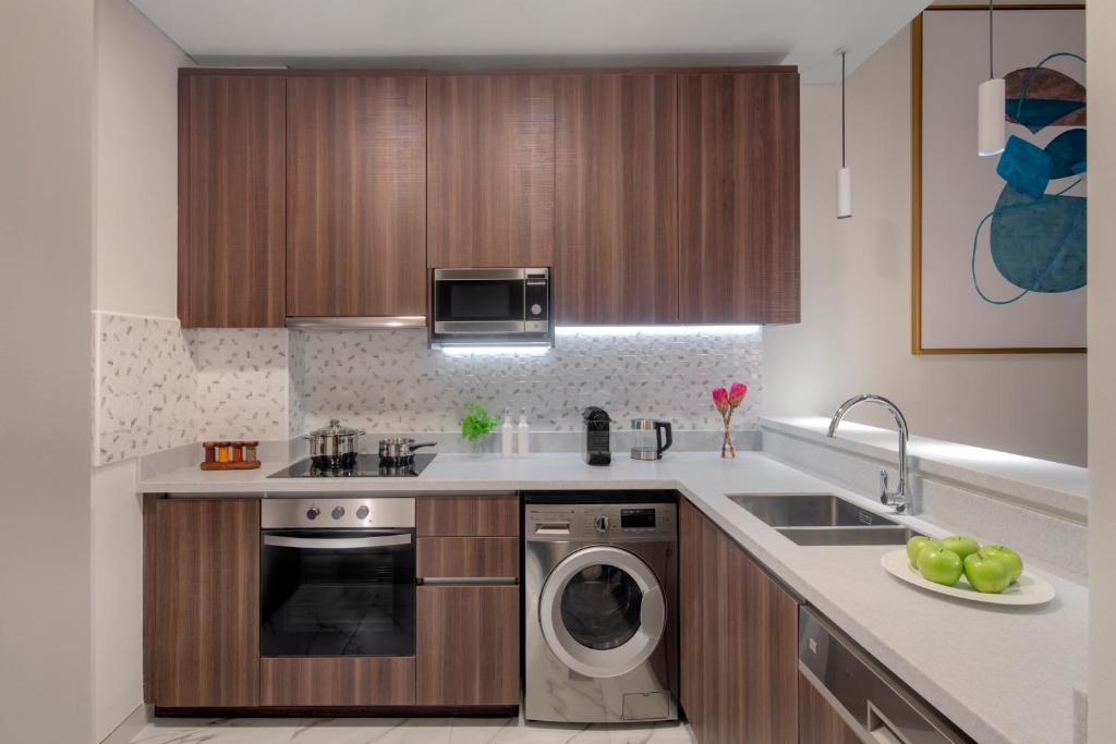 Two-Bedroom Apartment with Sea View - Image 3