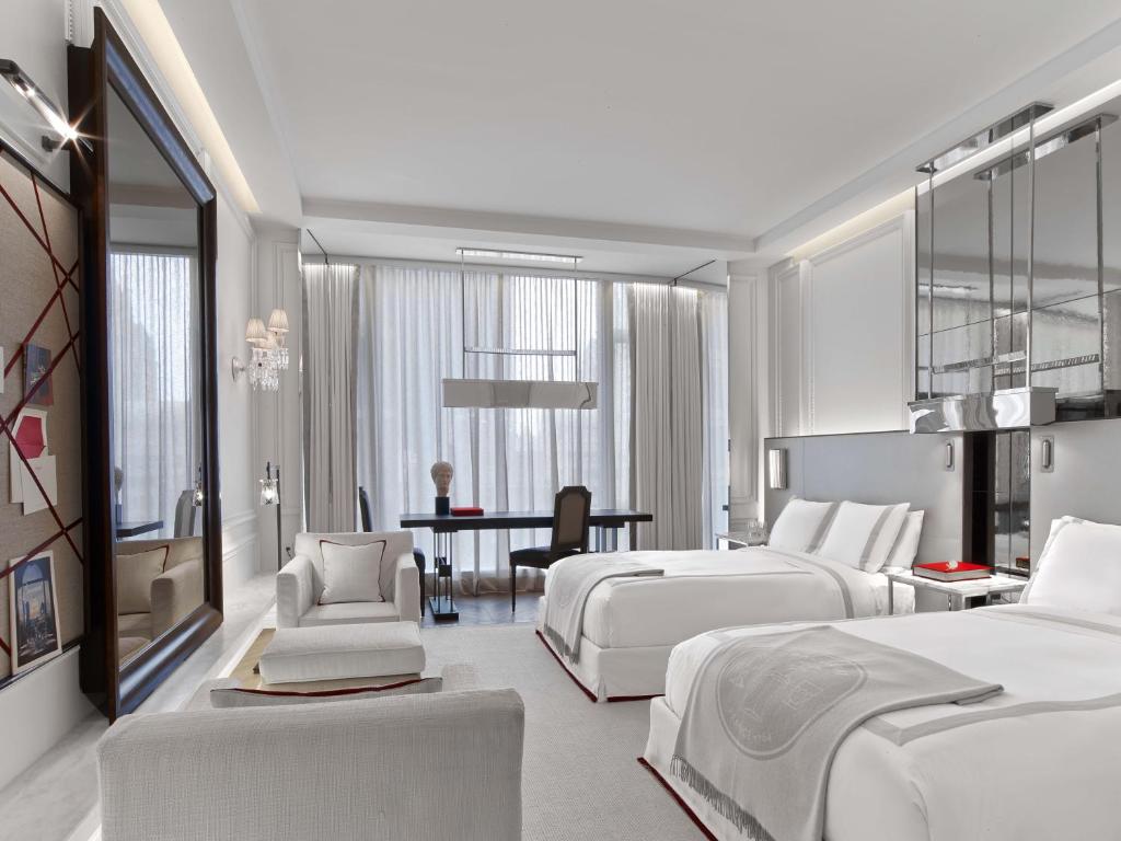 Grand Classic Double Room - Image 2