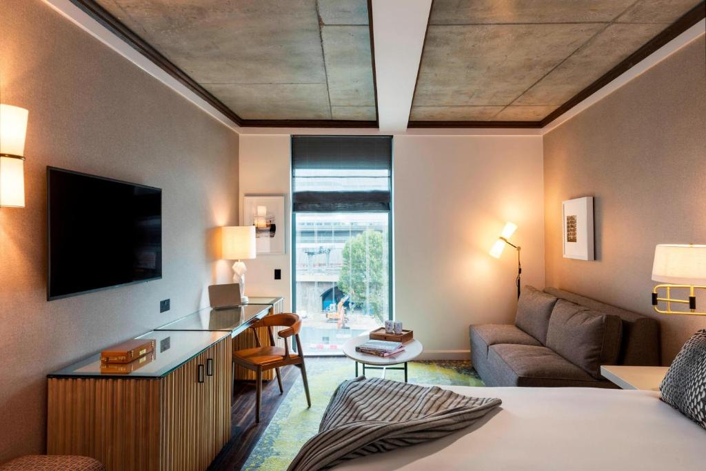King Room with Sofa bed - Image 1