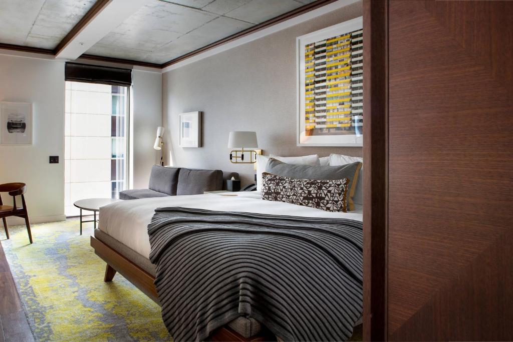 King Room with Sofa bed - Image 2