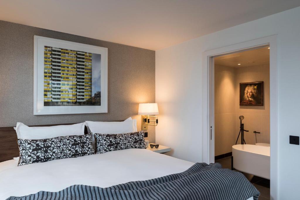 King Suite with Sofa bed - Image 2