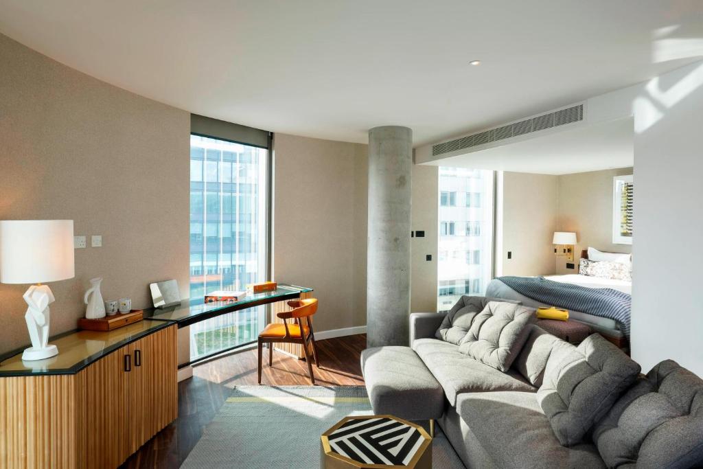 King Suite with Sofa bed - Image 1