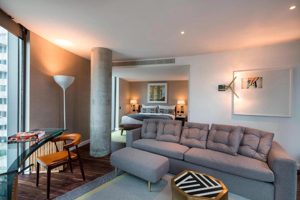 King Suite with Sofa bed - Image 3