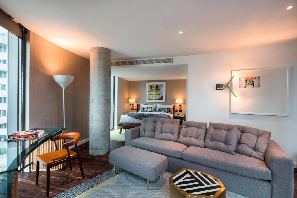 King Suite with Sofa bed - Image 5