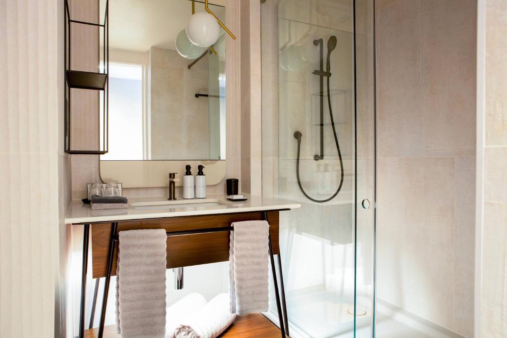 Queen Room - Image 7